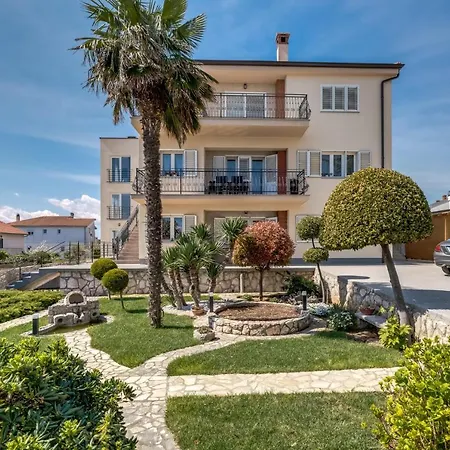 Apartment Luxury Nest - Near The Center And The Krk Town