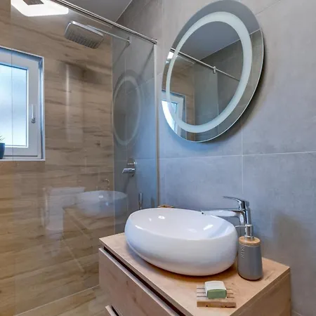 Luxury Nest - Near The Center And The Lägenhet Krk Town