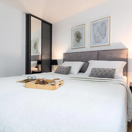 Apartment Luxury Nest - Near The Center And The Krk Town