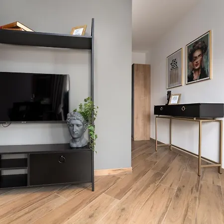 Luxury Nest - Near The Center And The Apartment