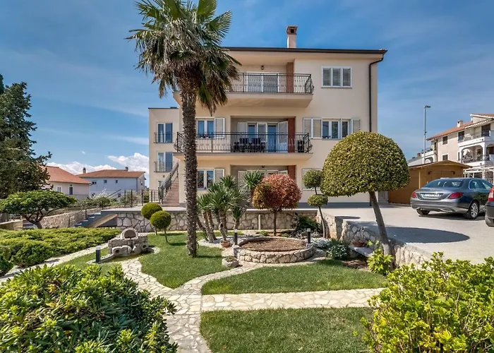 Apartament Luxury Nest - Near The Center And The Krk Town