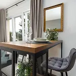 Luxury Nest - Near The Center And The Apartament